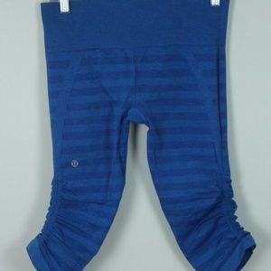 Lululemon In the Flow Crop Size 8 Stripe Blue